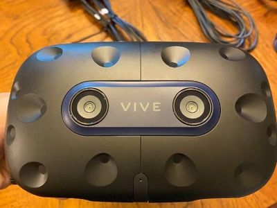 HTC Vive Pro 2 Full Kit + 3x Base Station 2.0s + Finger Tracking (Virtual Reality)