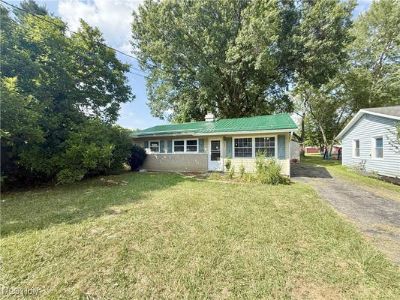 3 Bedroom 1BA 1021 ft Single Family Home For Sale in YOUNGSTOWN, OH