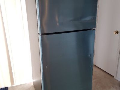 GE 18.2 top-freezer stainless steel refrigerator