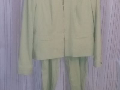 Ladies Sage Capri Suit Size 12