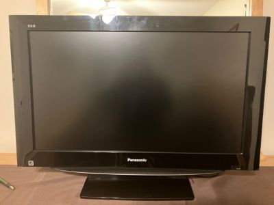 Panasonic T -32LX85 LCD TV