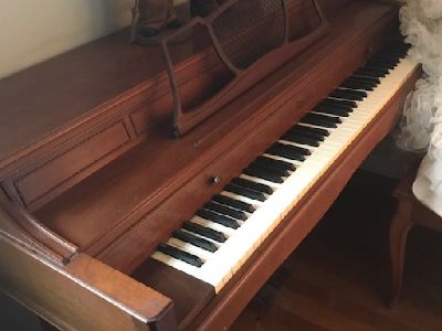 Maple Cabinet Upright STARCK PIANO