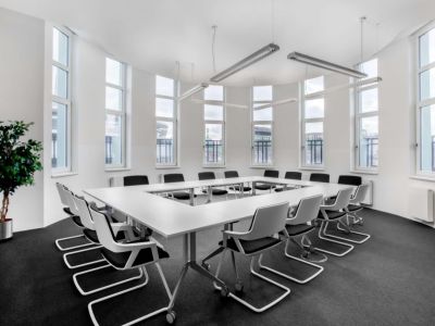 All-inclusive access to professional office space for 10 persons in East Witherspoon St