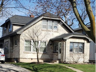 2 Bedroom 1BA 850 ft Pet-Friendly Apartment For Rent in West Allis, WI