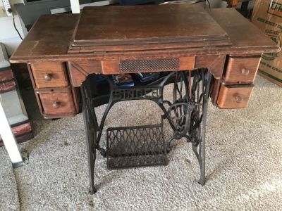 SINGER ANTIQUE PEDDLE SEWING MACHINE