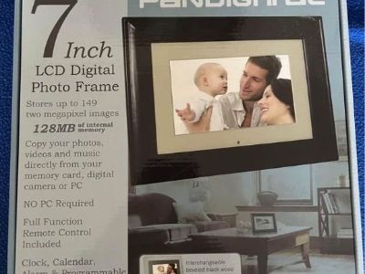 Digital Picture Frame W/ Remote, 7”
