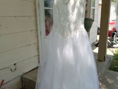 Wedding dress with vile