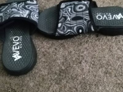 Womans sandals 7m in black