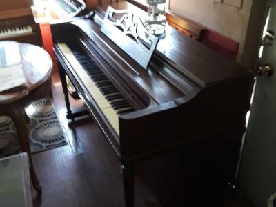 Beautiful Wurlitzer spinet piano