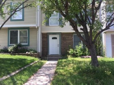 Beautiful 3 beds with furnished newer kitchen!