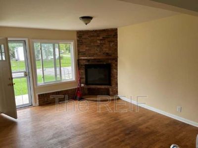 3 Bedroom 1BA 980 ft Pet-Friendly Apartment For Rent in Beecher, MI