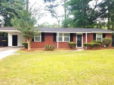 3 Bedroom 2BA 1134 ft Pet-Friendly Apartment For Rent in Savannah, GA
