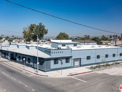 11016 ft Commercial Property For Rent in Los Angeles, CA