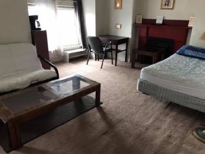 print $1260 / 2br - 2 furnished bedrooms available in a 3 br/2 bth apt