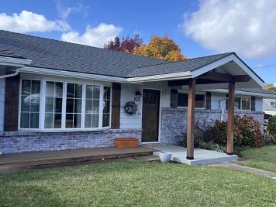 3 Bedroom 1BA 1230 ft Furnished Pet-Friendly Apartment For Rent in Albany, OR