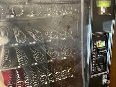 Automatic Products Glass Front Snack Vending Machine For Sale in Pennsylvania!