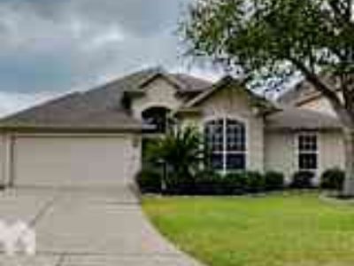 3 Bedroom 2BA 2200 ft² House For Rent in Friendswood, TX 1605 Garden Lakes Dr