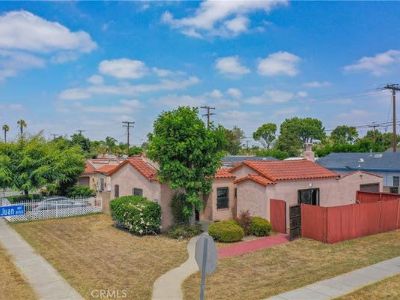 1131 ft Duplex For Sale in SOUTH GATE, CA