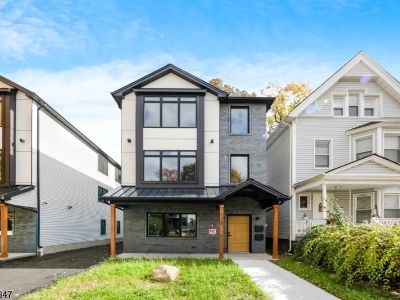 3 Bedroom 2BA 1200 ft House For Rent in East Orange City, NJ