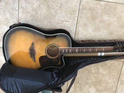 Keith Urban "PLAYER" Acoustic Guitar and 30-Lesson Package - - $219