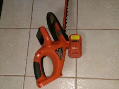 BLACK+DECKER HT22 Hedge Trimmer, 22"