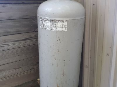 100 lbs propane cylinder tank
