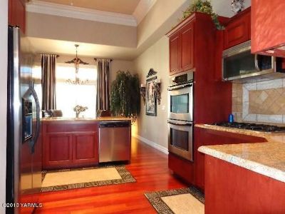 Private room with own bathroom in a House, Yakima, WA 98908