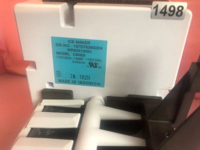 #1498 GE Refrigerator Ice Maker  Part # Wr30x10093