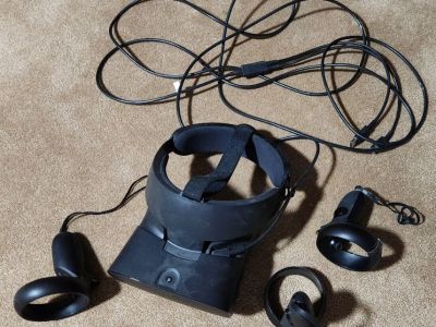 Oculus Rift S PC-Powered VR Gaming Headset - Fully Functional with Controllers and Cable