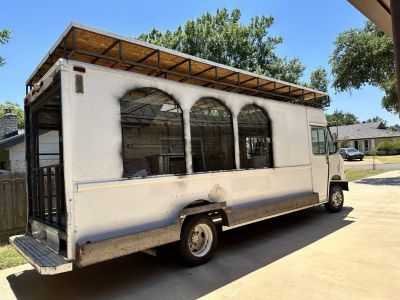 2000 Food Truck with Freightliner VCL Chassis