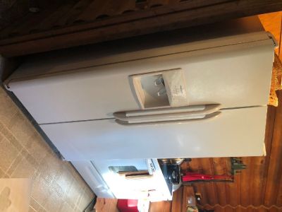 Full size Frigidaire side-by-side in great condition!