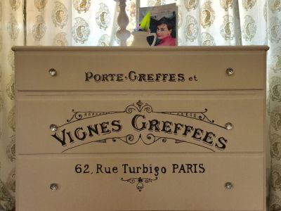 French Dresser