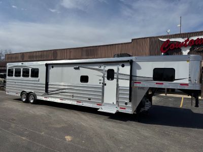 2025 Merhow Summit 8416 Four Horse Trailer with Living Quarters Gooseneck Trailers Cuba, MO