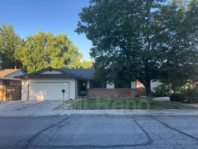 3 Bedroom 2BA 1414 ft Pet-Friendly Apartment For Rent in Sparks, NV