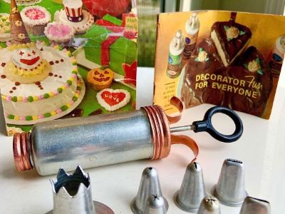 Vintage Mirro 350-M Cookie Pastry/Cake Press Decorator 23pcs Set