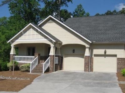 Beautiful furnished large 4BR/4BA Pinehurst home