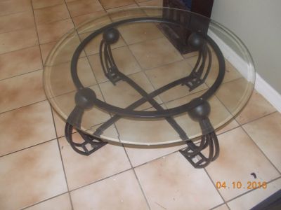 Iron/glass coffee table set