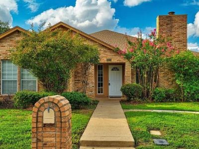 Private room with shared bathroom in House with , Arlington , TX 76013