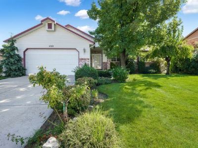 4 Bedroom 3BA 2498 ft Single Family Home For Sale in COTTONWOOD HEIGHTS, UT