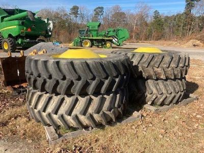 John Deere 520/85R-42