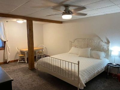 Private room with shared bathroom in an apartment with 1 roomie