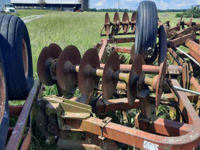 Kewanee   1010   flat fold 18 ft disc  1400.00  cash money