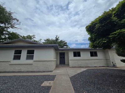 5 Bedroom 3BA 3000 ft Pet-Friendly Apartment For Rent in South Valley, NM