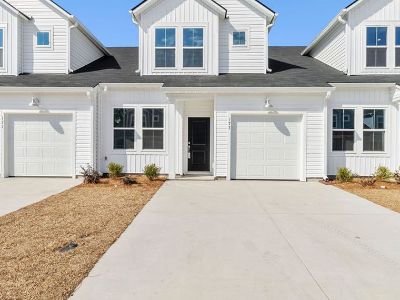 3 Bedroom 3BA 1437 ft Furnished Pet-Friendly House For Rent in Myrtle Beach, SC