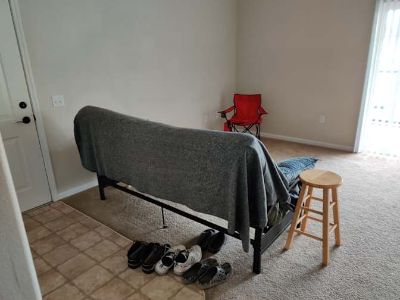 Private room with own bathroom in a Townhouse with 1 roomie