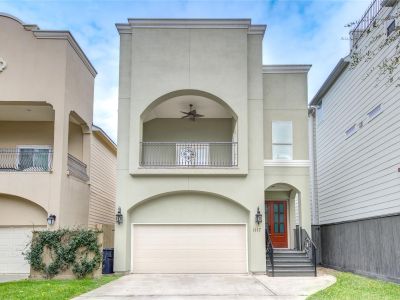 3 Bedroom 3BA 2895 ft² Home For Rent in Houston, TX