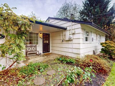 2 Bedroom 1BA House Vacation Rental in Apple Tree Cottage, Bainbridge Island, WA