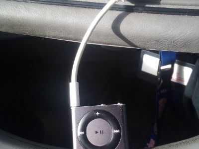 IPOD Shuffle with Charger
