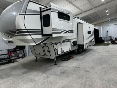 Montana 3121 5th wheel