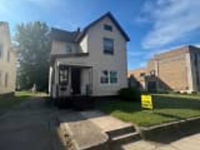 2 Bedroom 1BA 900 ft² Apartment For Rent in Erie, PA 1159 E 9th St